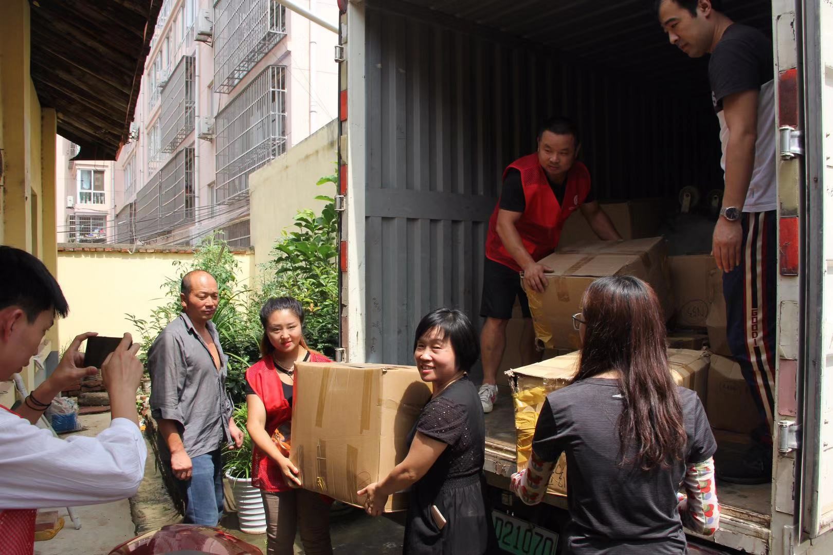 情满人间 爱心无限-钱能钱包科技走进丹凤慰问贫困户