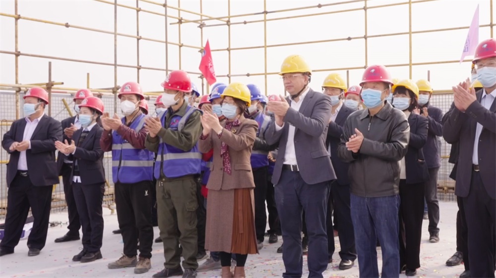 热烈：厍芮萍几咝露期大楼封顶仪式圆满完成